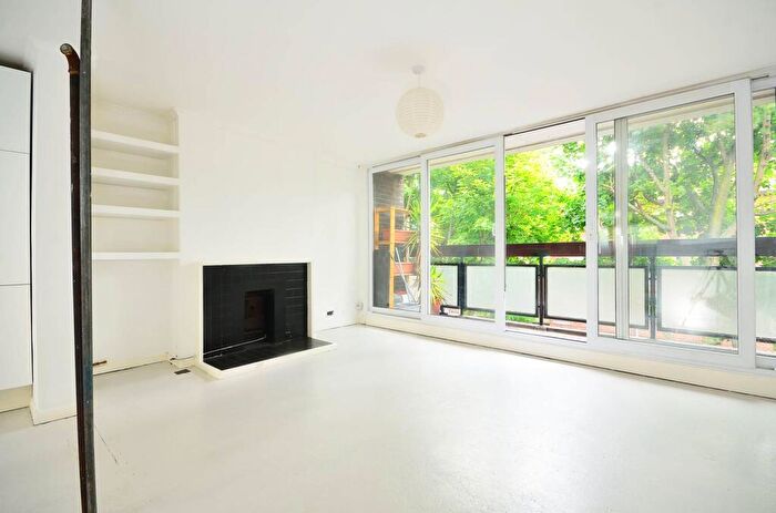 3 Bedroom Flat To Rent In Virginia Road, Shoreditch, London, E2
