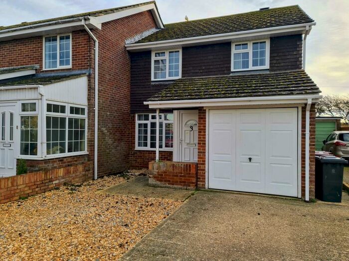 3 Bedroom House To Rent In Saddle Lane, Selsey, PO20