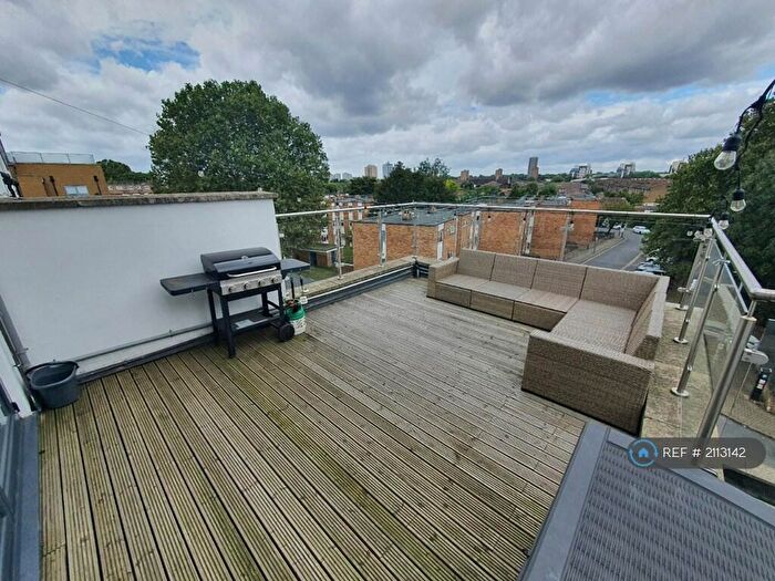 2 Bedroom Flat To Rent In Lavender Hill, London, SW11