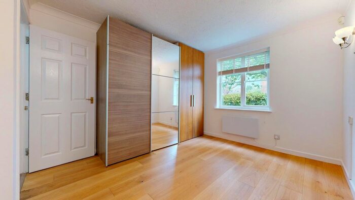 2 Bedroom Flat To Rent In Twickenham Road, Isleworth, TW7