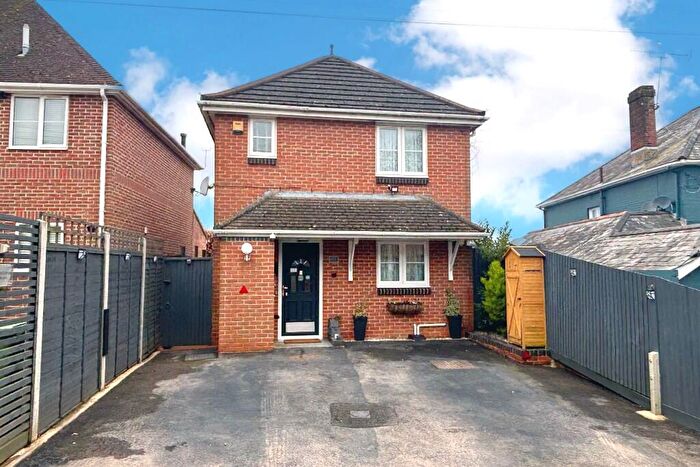 3 Bedroom Detached House For Sale In Hill Lane, Colden Common, Winchester, SO21