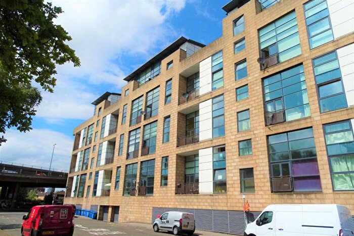 2 Bedroom Flat To Rent In Carnoustie Street, Glasgow, G5