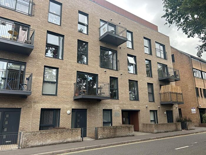 2 Bedroom Flat To Rent In Oak End Way, Gerrards Cross, SL9