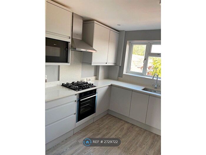 3 Bedroom Flat To Rent In Maidstone Road, Gillingham, ME8