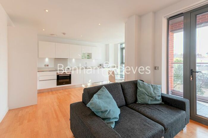 1 Bedroom Flat To Rent In Avonmore Road, Kensington, W14