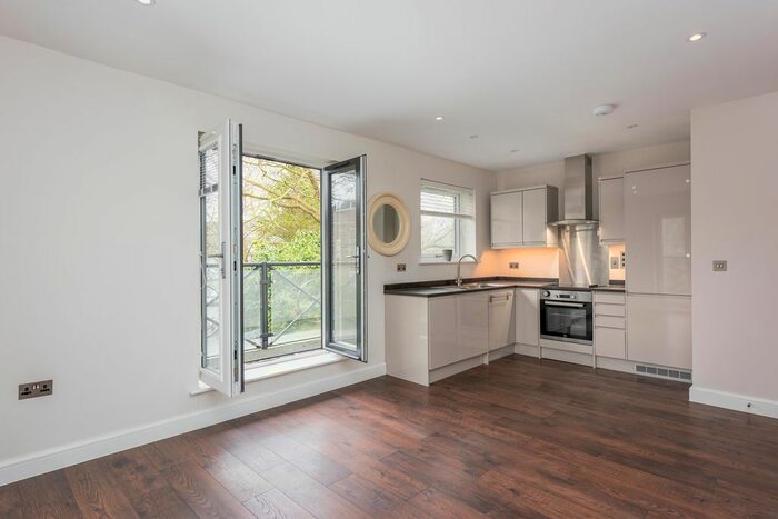 1 Bedroom Flat To Rent In Baker Street, Weybridge, KT13