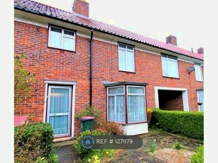 4 Bedroom Terraced House To Rent In Shaws Road, Crawley RH10