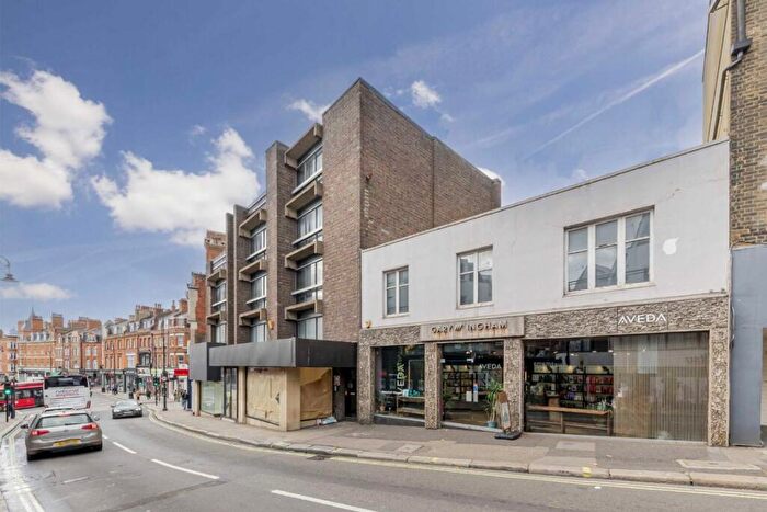Flat To Rent In Heath Street, London, NW3