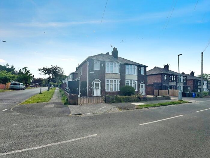 3 Bedroom Semi-Detached House To Rent In Southway, Droylsden, Manchester, Greater Manchester, M43