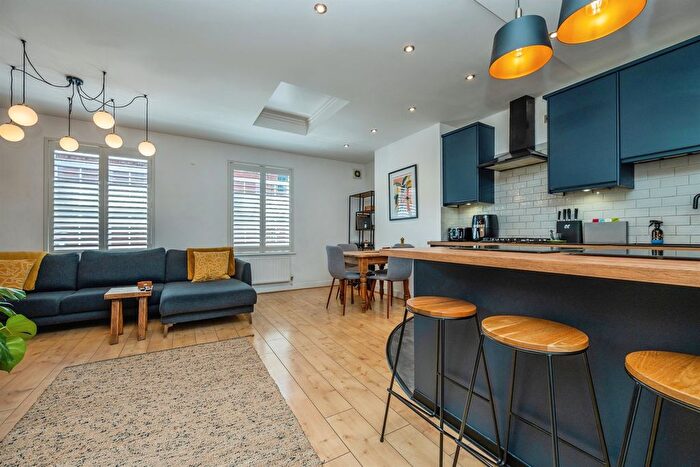 2 Bedroom Flat For Sale In Warstone Parade East, Birmingham, B18