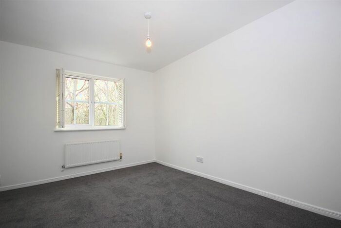 2 Bedroom End Of Terrace House To Rent In Buchan Avenue, Whiteley, Fareham, PO15