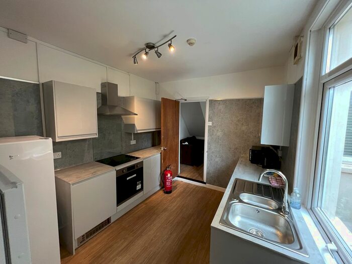 5 Bedroom Property To Rent In Lisvane Street, Cathays, Cardiff, CF24