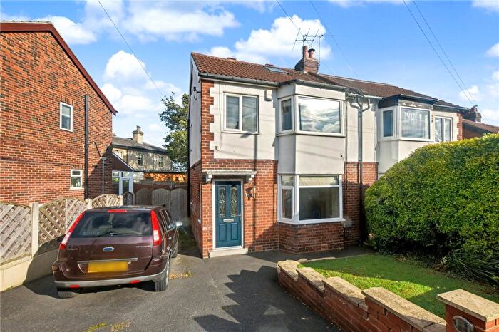 3 Bedroom Semi-Detached House For Sale In Hawthorn Grove, Leeds, West Yorkshire, LS13