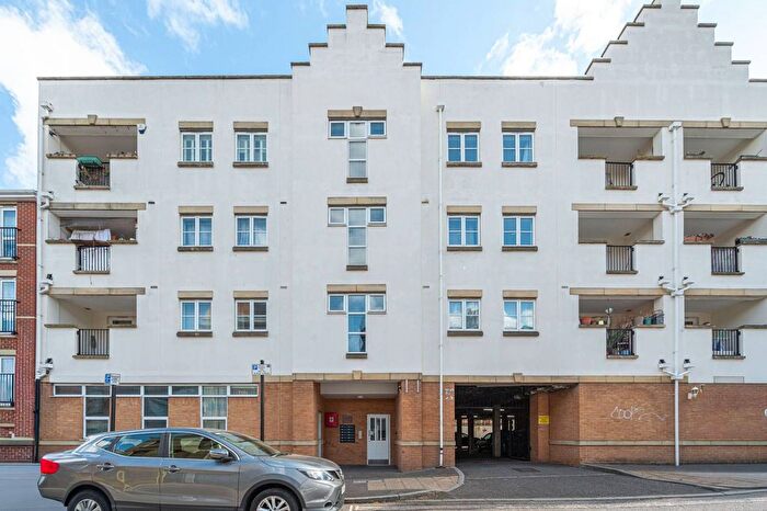 2 Bedroom Flat To Rent In Morrish Road, Brixton, London, SW2