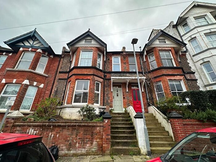 2 Bedroom Flat For Sale In Milward Road, Hastings, East Sussex, TN34