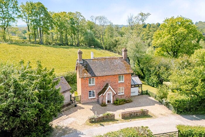 3 Bedroom Property For Sale In Perryhill Lane, Hartfield, TN7