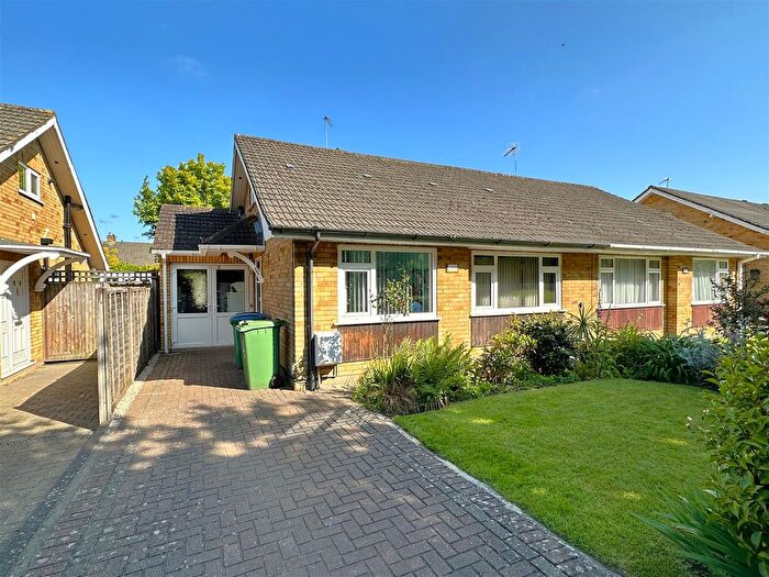 4 Bedroom Semi-Detached Bungalow To Rent In High Road, Leavesden, Watford, WD25