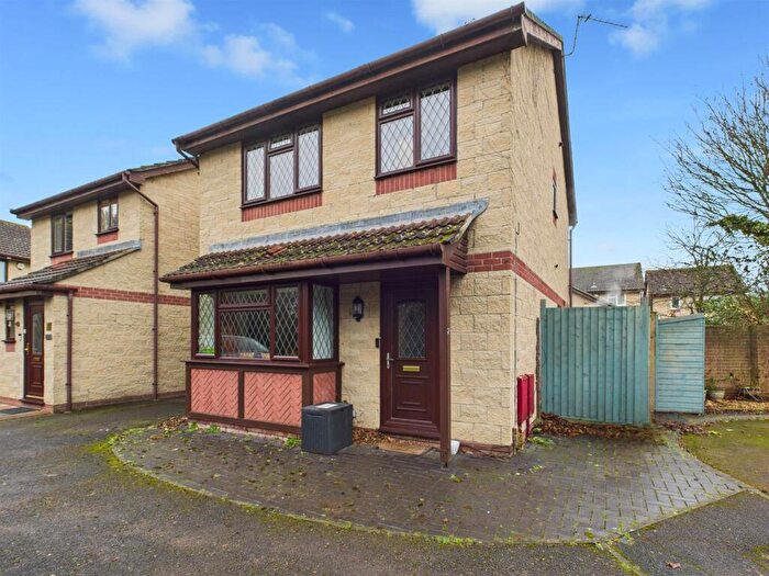 3 Bedroom Link Detached House For Sale In Thomas Moore Close, Churchdown, Gloucester, GL3