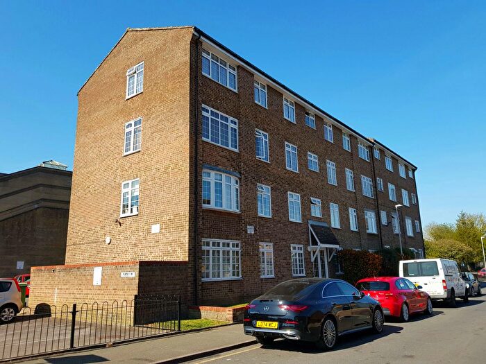 1 Bedroom Flat To Rent In Sopwith Avenue, Chessington, KT9