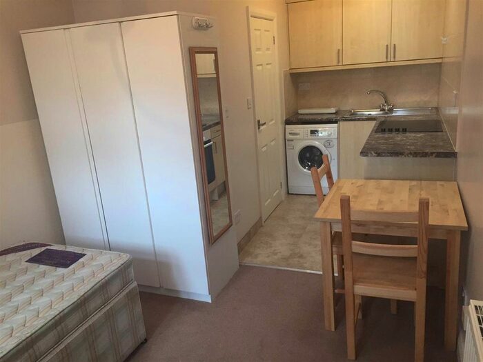 Studio To Rent In Finchley Road, London, NW11