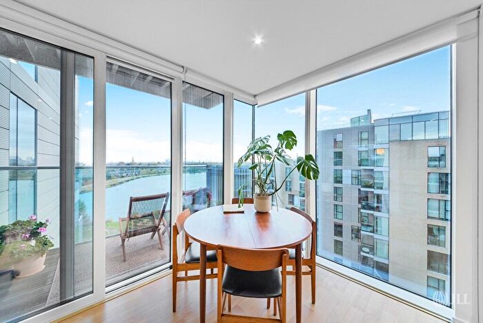 2 Bedroom Flat To Rent In Riverside Apartments, N4