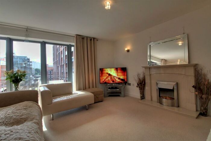 3 Bedroom Apartment To Rent In Islington Gates, Newhall Street, Birmingham, B3