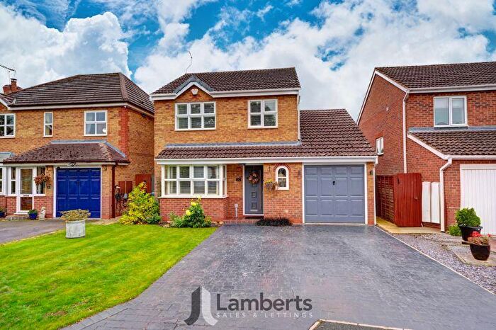 3 Bedroom Detached House For Sale In Kiln Close, Studley, B80