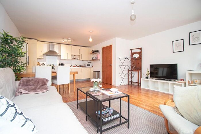 2 Bedroom Flat To Rent In Quaker Street, London, E1