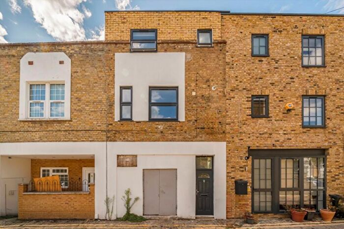 1 Bedroom Flat For Sale In Stoke Newington High Street, Stoke Newington, N16