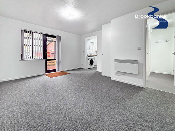 Studio To Rent In Sprucedale Close, Swanley, BR8