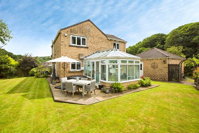 4 Bedroom Detached House For Sale In Hops Lane, Halifax, HX3