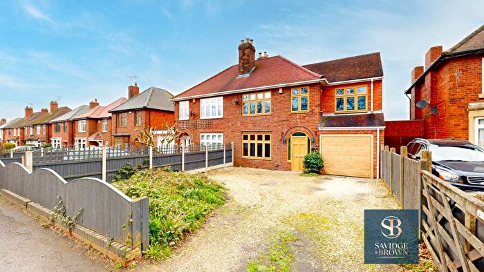 4 Bedroom Semi Detached House For Sale In Newlands Road, Riddings, DE55