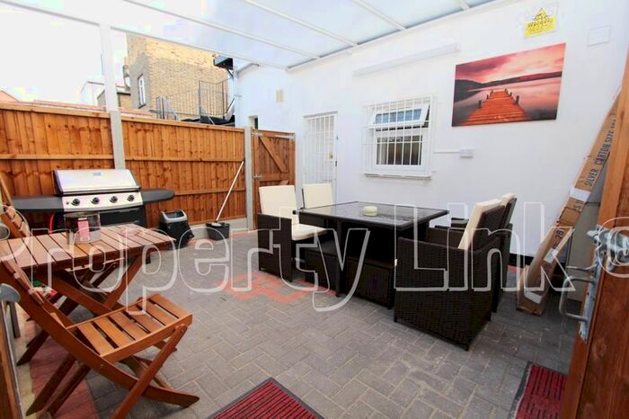 Studio To Rent In Cranbrook Road, Ilford, IG1
