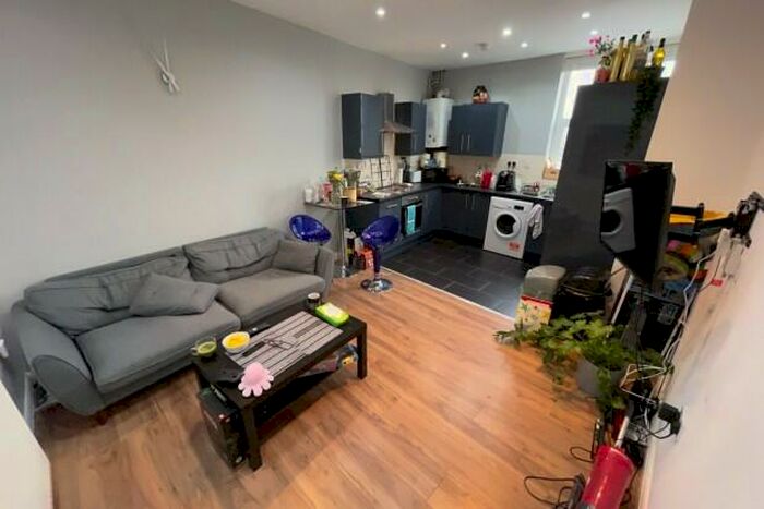 2 Bedroom Flat To Rent In Richmond Road Cardiff, CF24