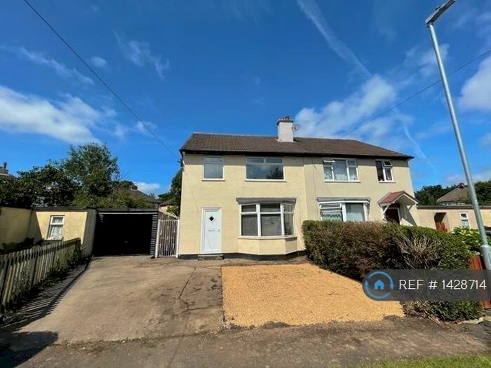 3 Bedroom Semi-Detached House To Rent In Sharp Royd, Huddersfield, HD5