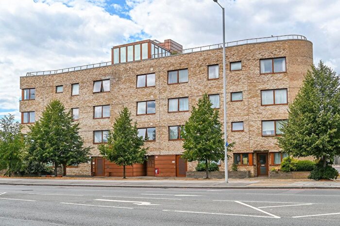 2 Bedroom Flat For Sale In Kenneth Way, Ealing Broadway, London, W5