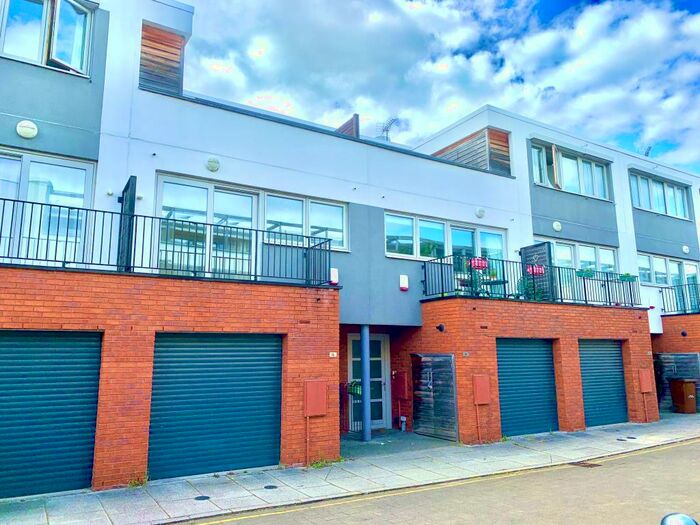 3 Bedroom House To Rent In Hunter Street, Nottingham, NG2