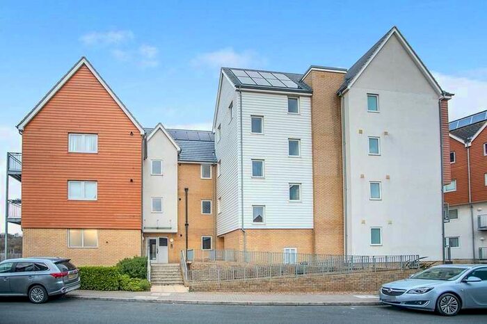 2 Bedroom Apartment To Rent In The Causeway, St. Marys Island, Chatham, Kent, ME4