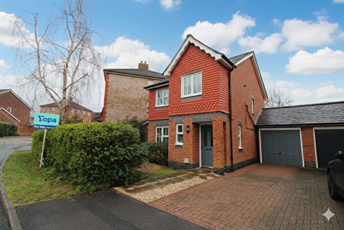 3 Bedroom Link Detached House For Sale In Claremont Crescent, Newbury, RG14