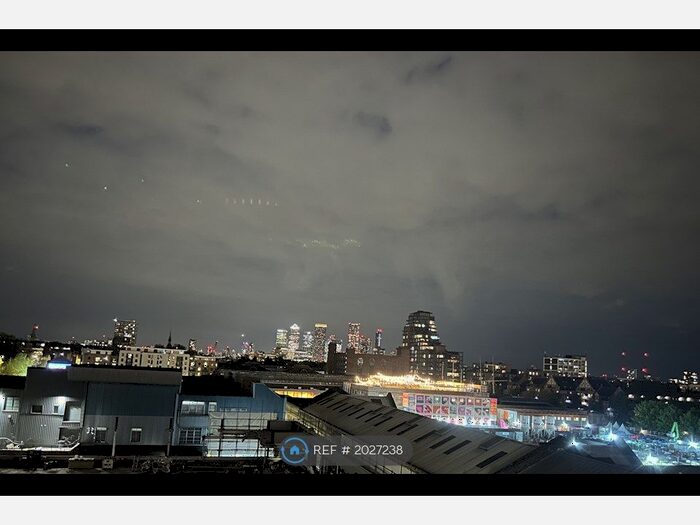 3 Bedroom Flat To Rent In Artichoke Hill, London, E1W