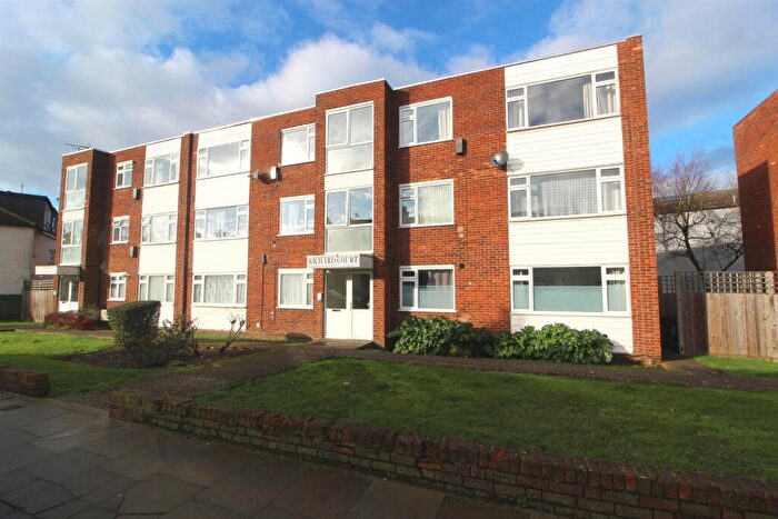 2 Bedroom Apartment For Sale In Alston Road, Barnet, EN5