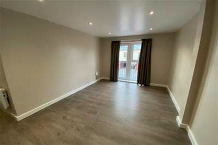 3 Bedroom Flat To Rent In Danelaw Court, Hinckley, LE10