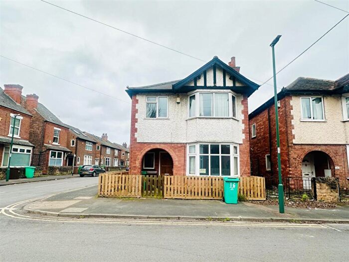 4 Bedroom House To Rent In Lace Street, Nottingham, NG7