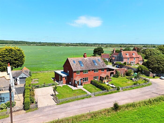 4 Bedroom Cottage To Rent In Lymore Lane, Keyhaven, SO41
