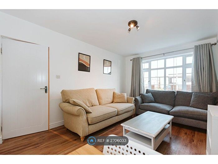 6 Bedroom Detached House To Rent In Cameron Walk, Bristol, BS7