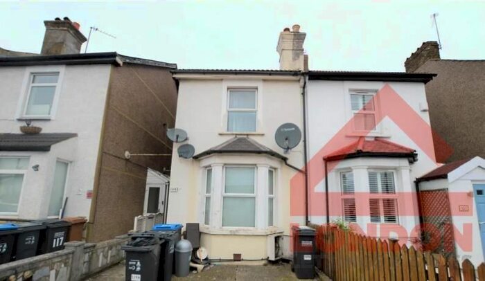 2 Bedroom Flat To Rent In Whitehorse Lane, London, SE25