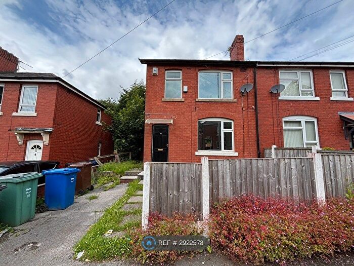 3 Bedroom Semi-Detached House To Rent In Kingfisher Drive, Bury, BL9