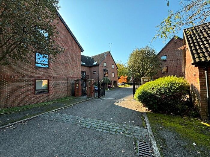 Studio To Rent In Staines, Surrey, TW18
