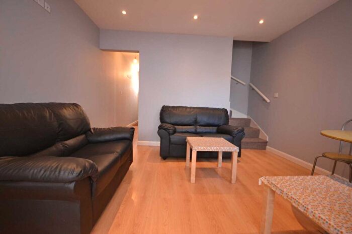 4 Bedroom Terraced House To Rent In Pitcroft Avenue, University Area, RG6