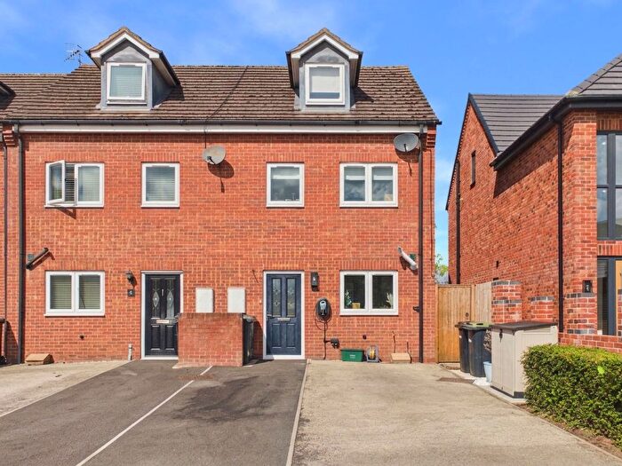 3 Bedroom Town House For Sale In Marsham Drive, Arnold, Nottingham, NG5